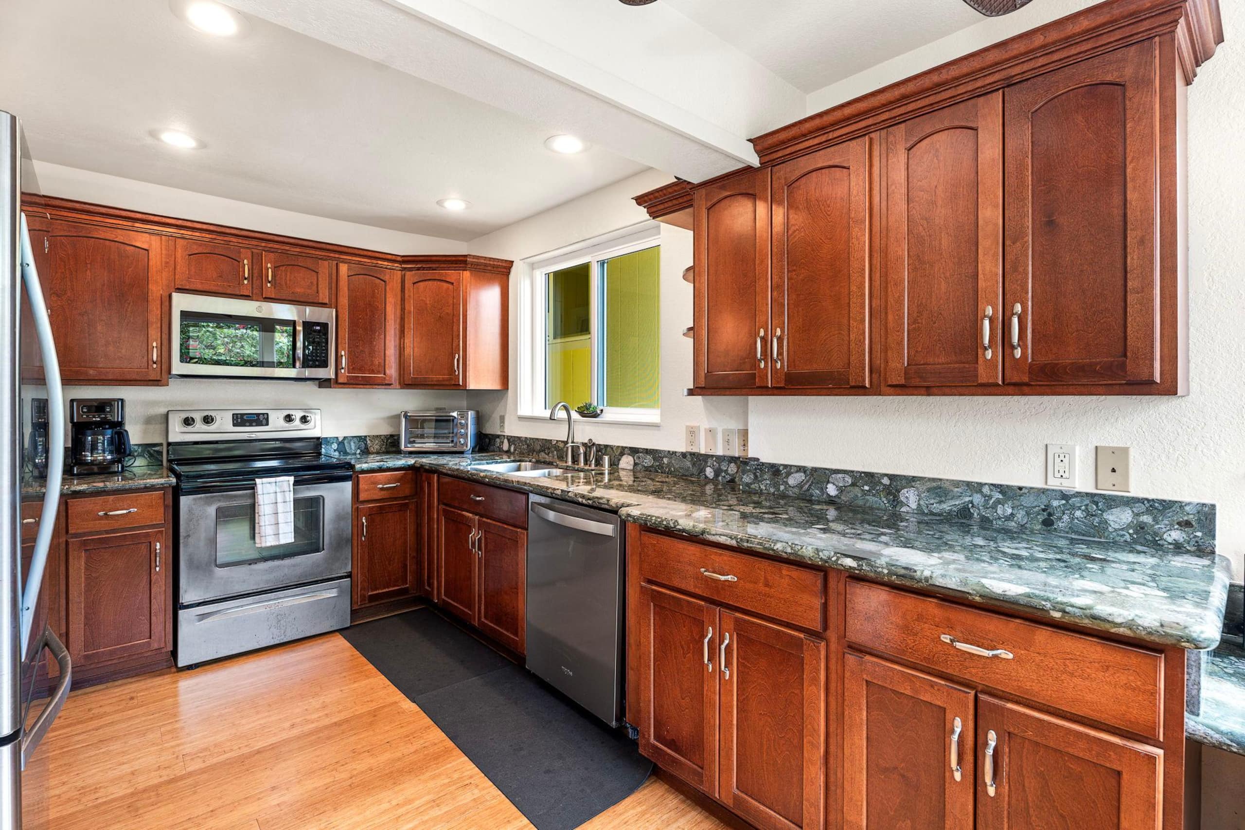 Home in Kailua-Kona · ★4.92 · 3 bedrooms · 3 beds · 3 baths - Image 13