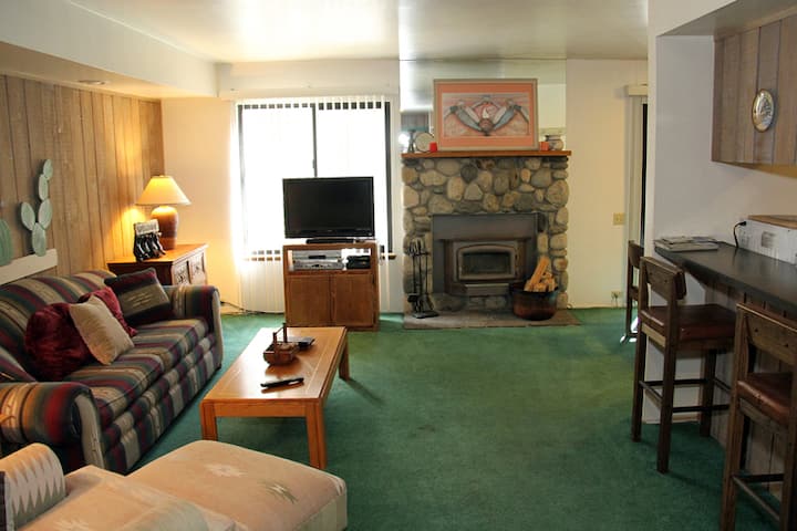 Sunshine Village 177: Near Eagle Lodge - Mammoth Lakes, CA