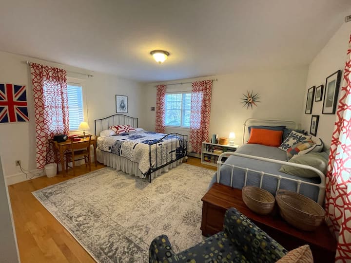 The master bedroom with queen and twin bed.