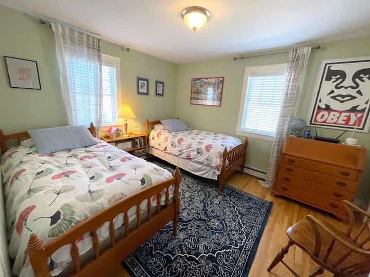 The second twin bedroom.