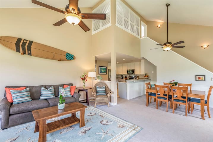 3BR/3BA Penthouse: Central A/C! Short Walk 2Beach!