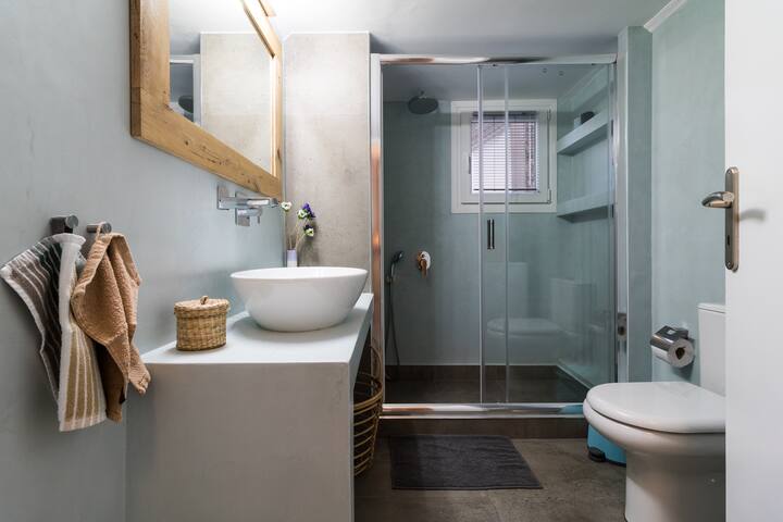 Modern – Vintage apartment by Acropolis museum gallery image 4