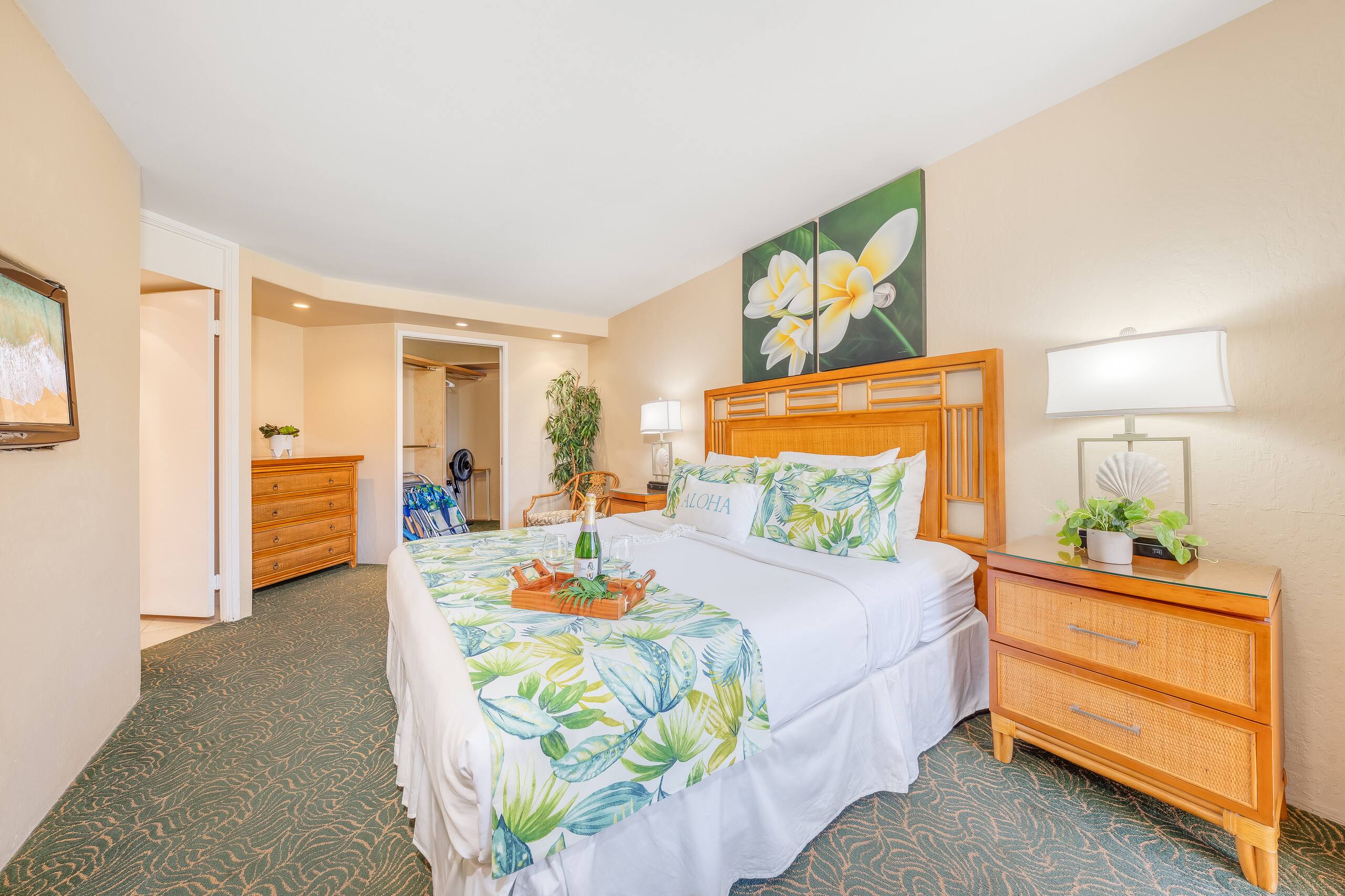 Condo in Lahaina · ★4.79 · 2 bedrooms · 4 beds · 2 baths - Image 11