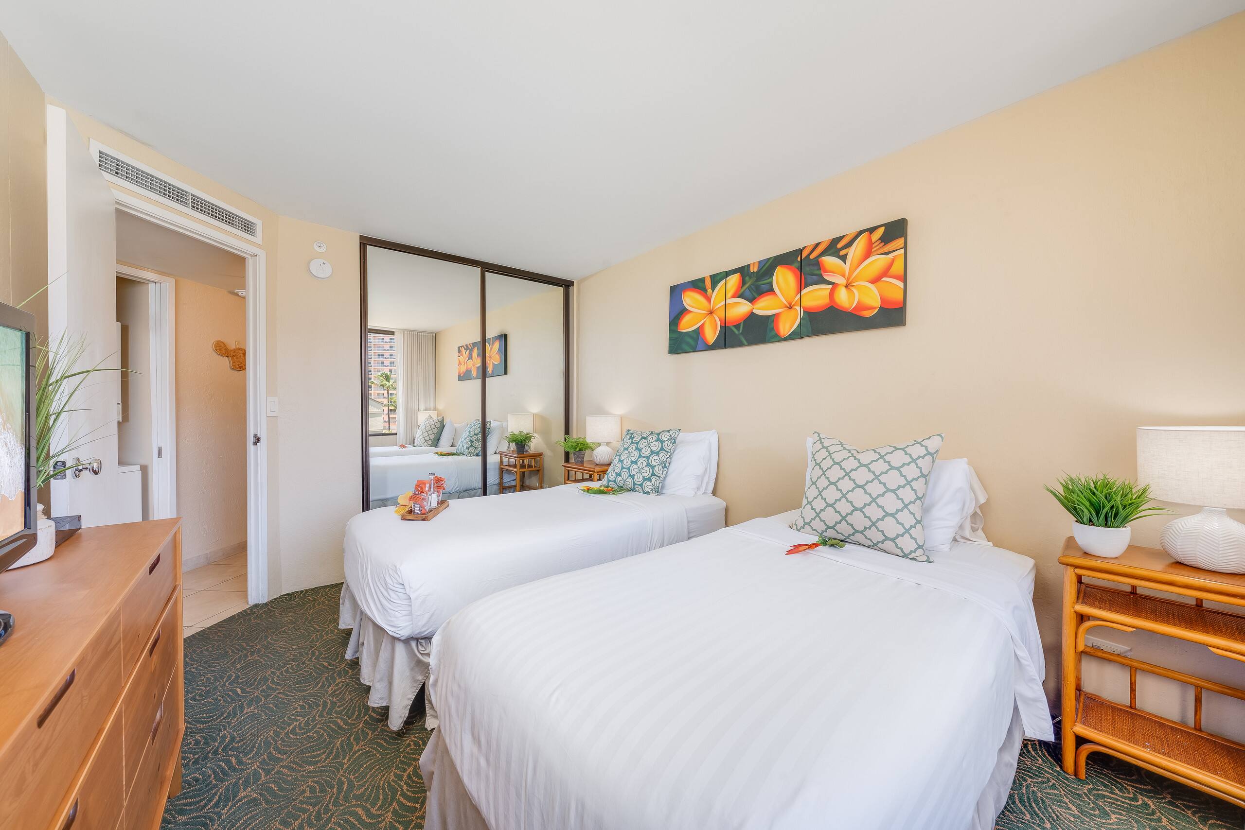 Condo in Lahaina · ★4.79 · 2 bedrooms · 4 beds · 2 baths - Image 16