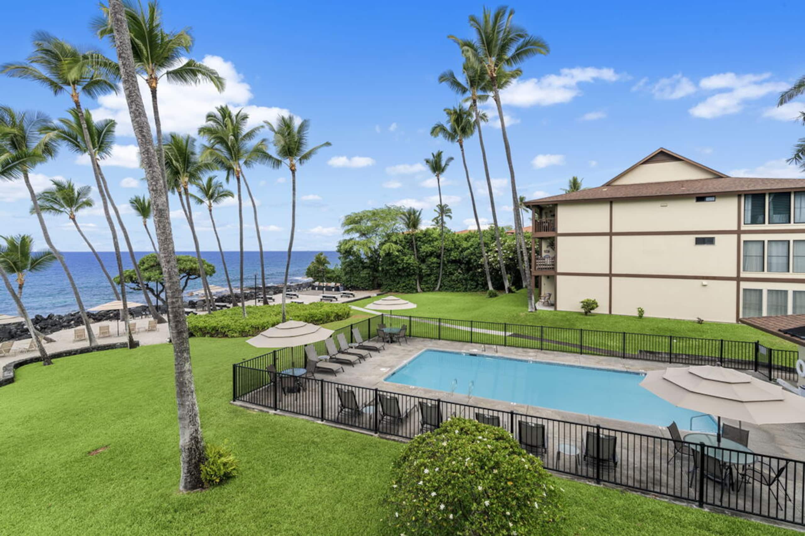 Condo in Kailua-Kona · ★4.8 · 1 bedroom · 2 beds · 1 private bath - Image 10