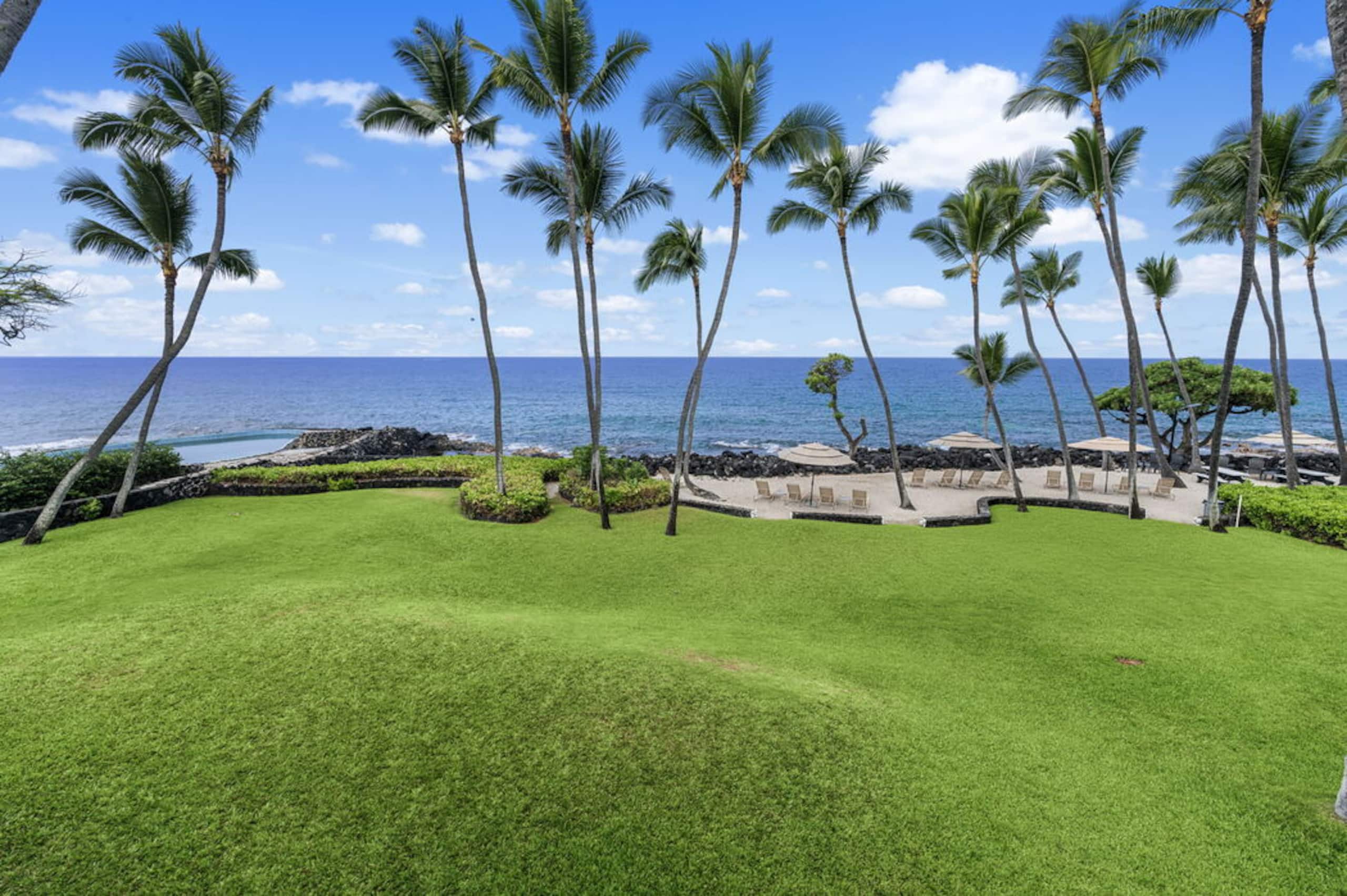Condo in Kailua-Kona · ★4.8 · 1 bedroom · 2 beds · 1 private bath - Image 2