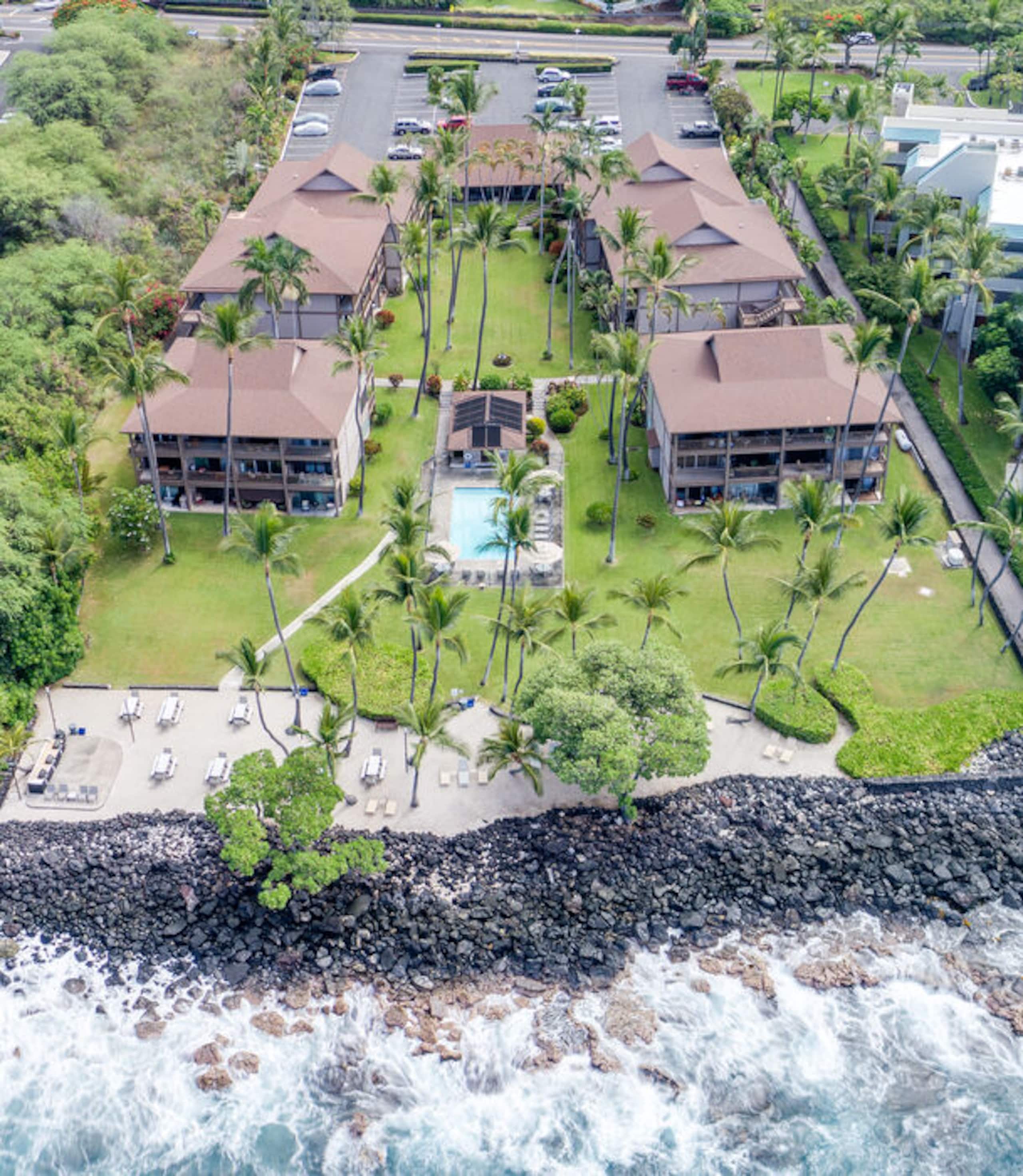Condo in Kailua-Kona · ★4.8 · 1 bedroom · 2 beds · 1 private bath - Image 25