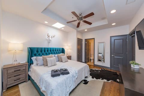 Top performing Airbnb: Penthouse on the Broadway Strip in Nashville / Davidson