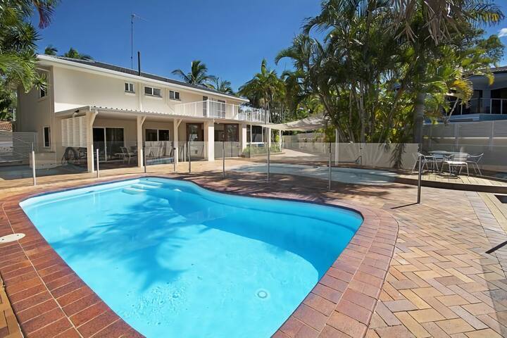 Water Front Noosa Escape – 15 Mossman Court