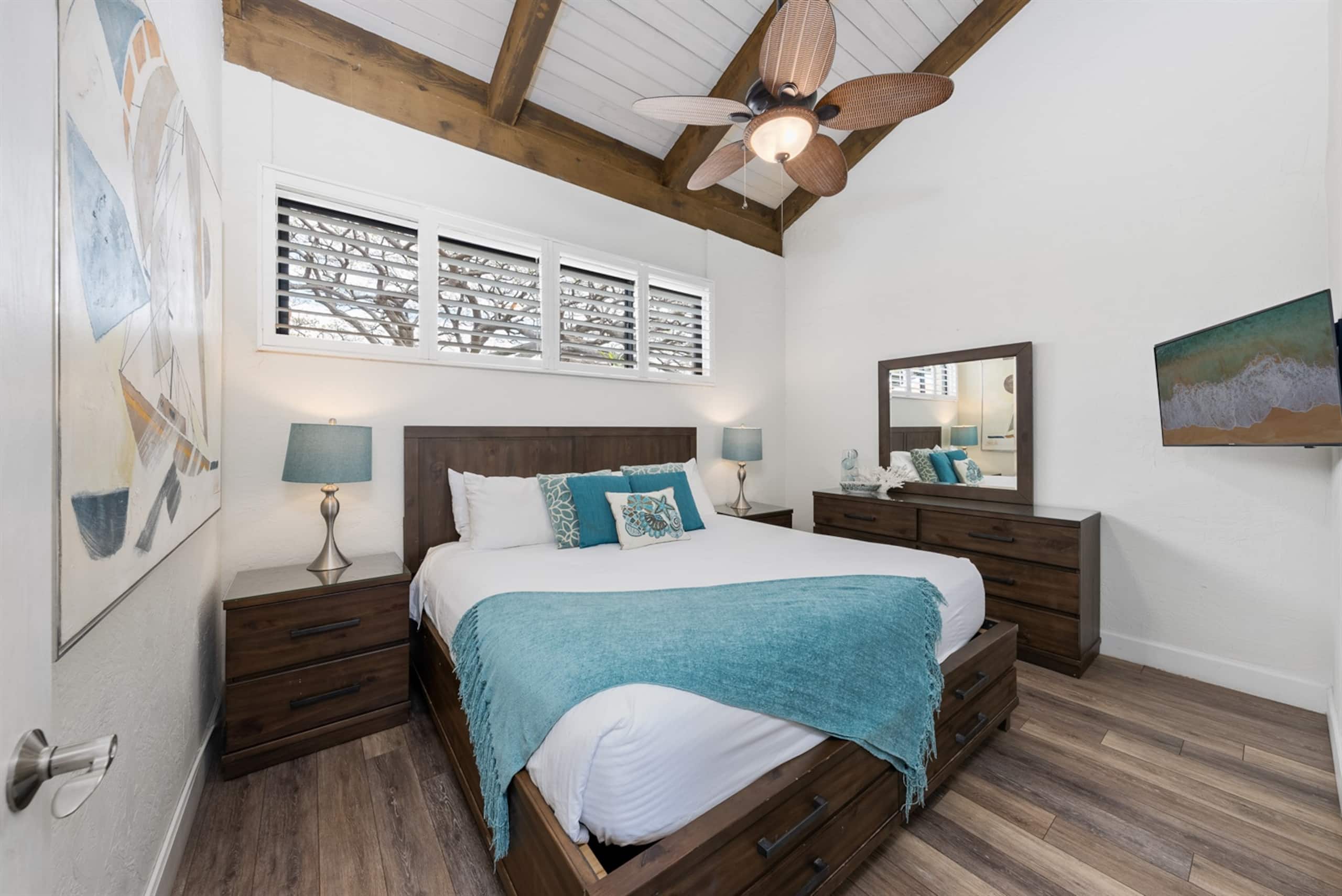 Condo in Lahaina · ★4.89 · 2 bedrooms · 4 beds · 1 private bath - Image 4