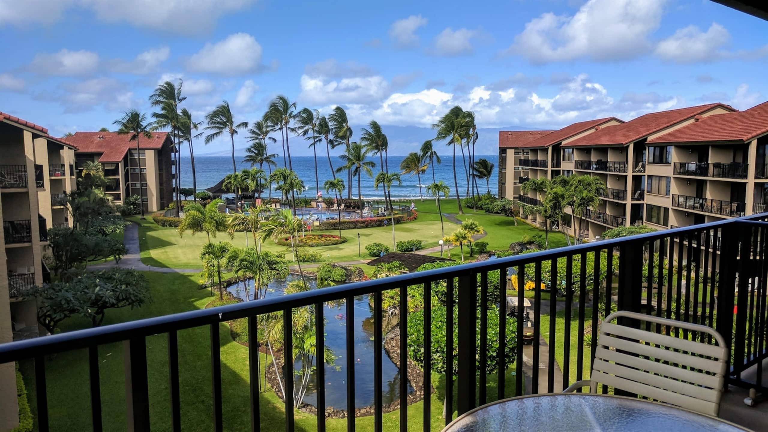 Condo in Lahaina · ★4.89 · 2 bedrooms · 4 beds · 1 private bath - Image 24