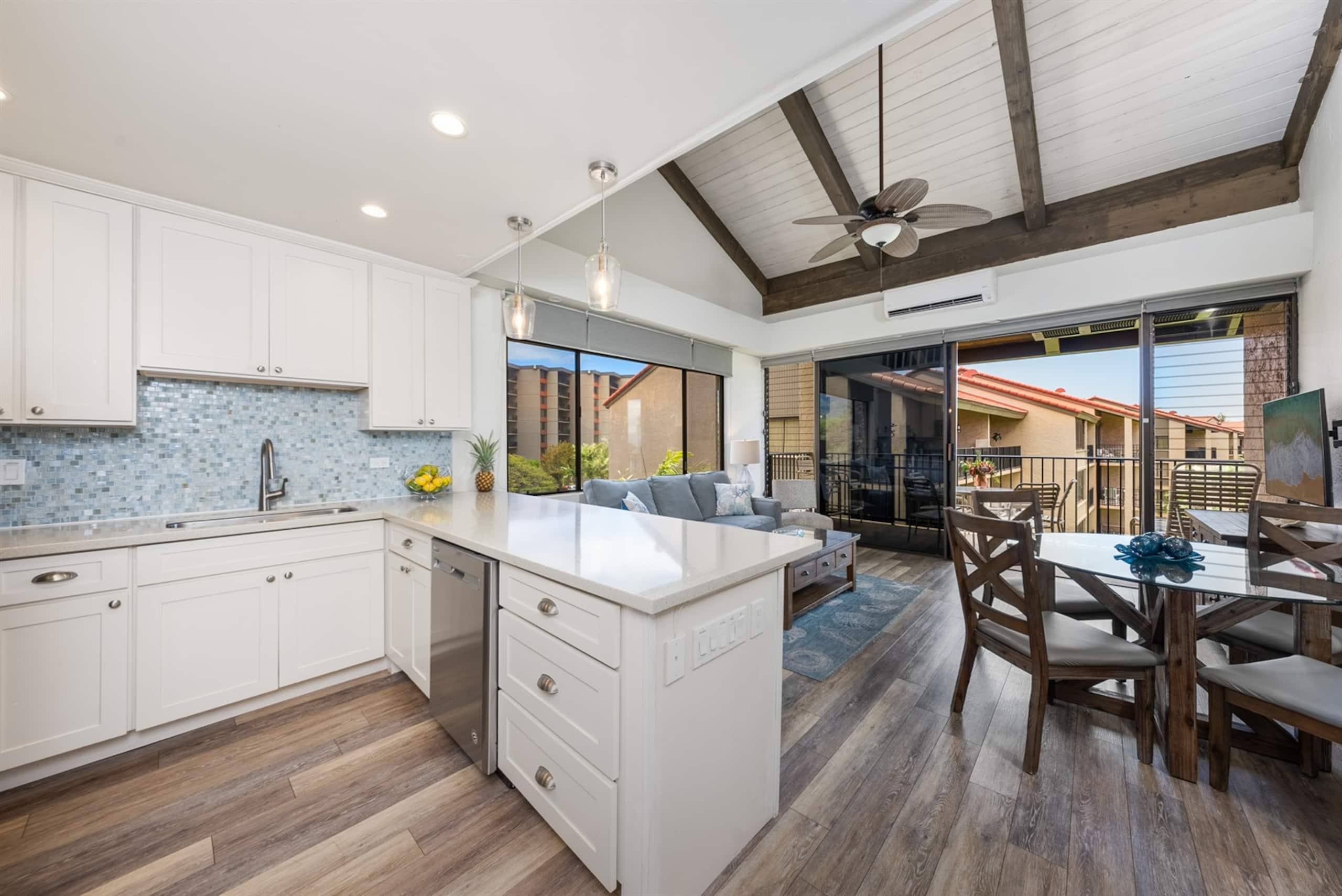 Condo in Lahaina · ★4.89 · 2 bedrooms · 4 beds · 1 private bath - Image 12