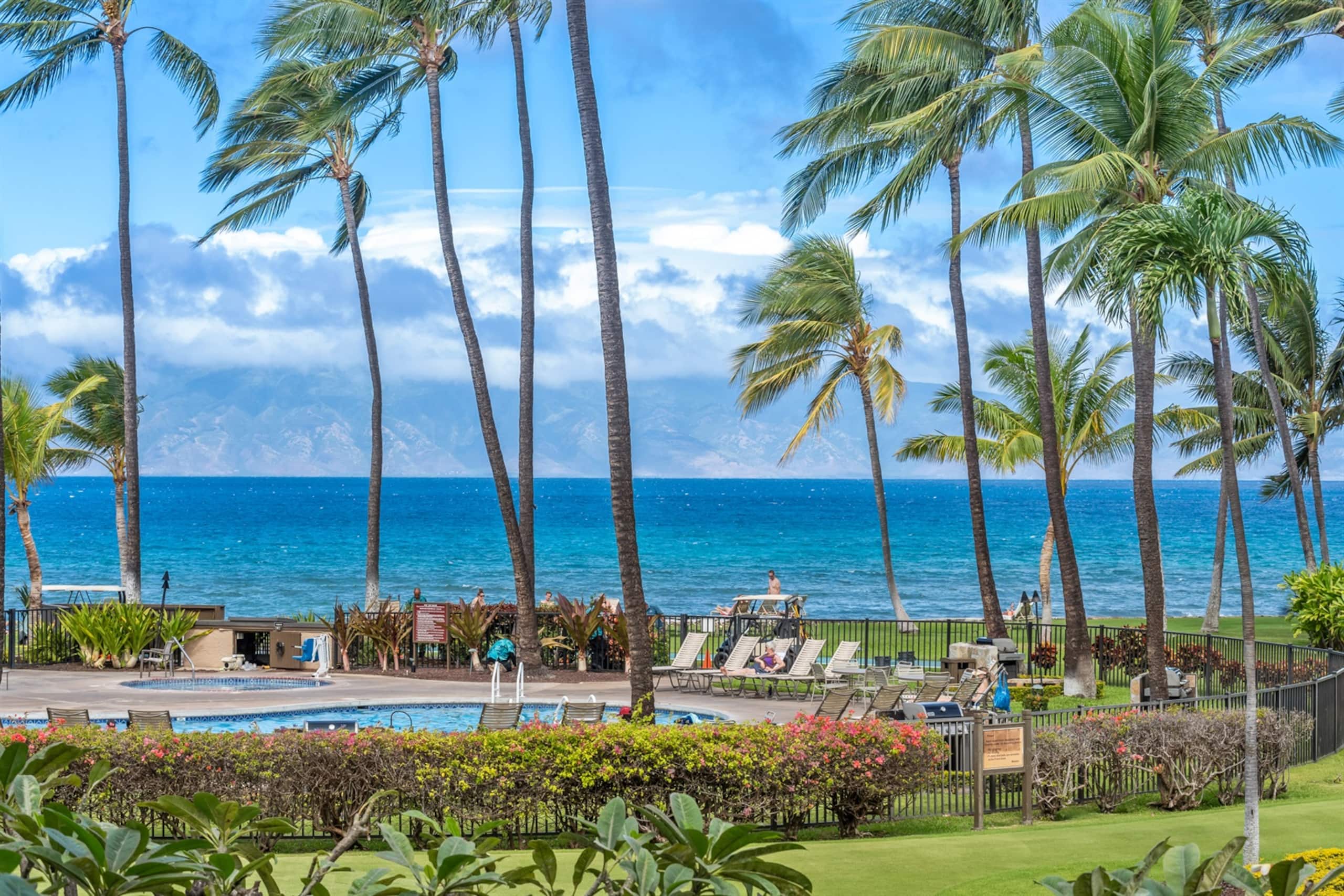 Condo in Lahaina · ★4.89 · 2 bedrooms · 4 beds · 1 private bath - Image 37
