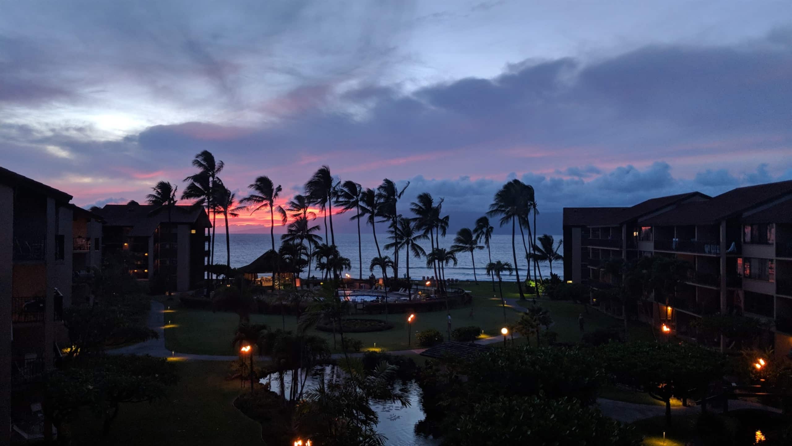 Condo in Lahaina · ★4.89 · 2 bedrooms · 4 beds · 1 private bath - Image 29