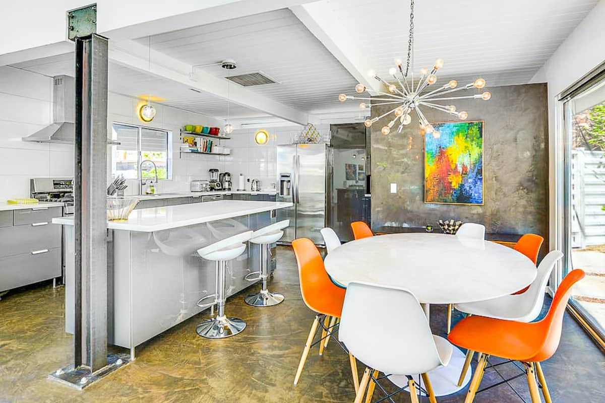 Wow! This is a truly dreamy Palm Springs Airbnb. You have to see the pictures!