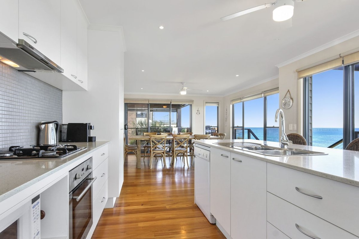 Top Airbnb: South Pacific Beach House in Ulladulla