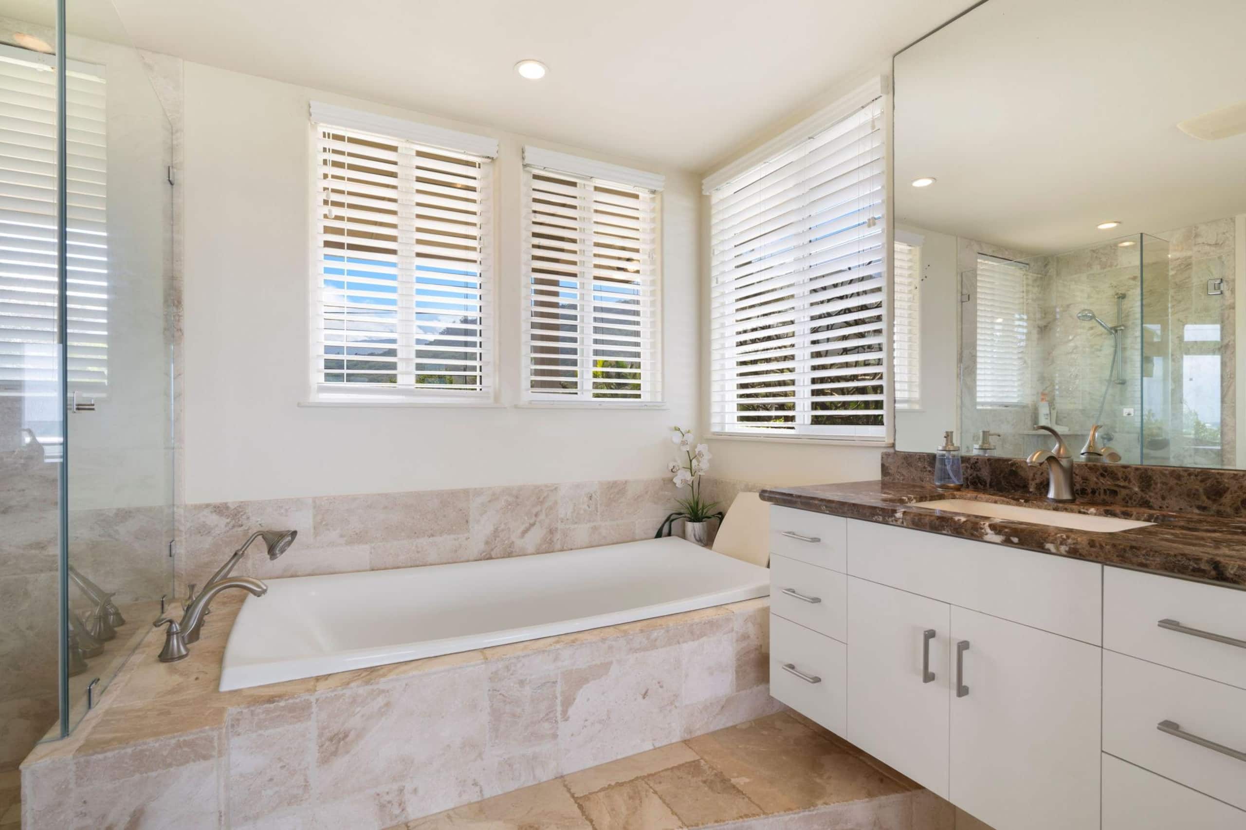 Home in Wainiha · ★4.88 · 4 bedrooms · 5 beds · 4 baths - Photo 22