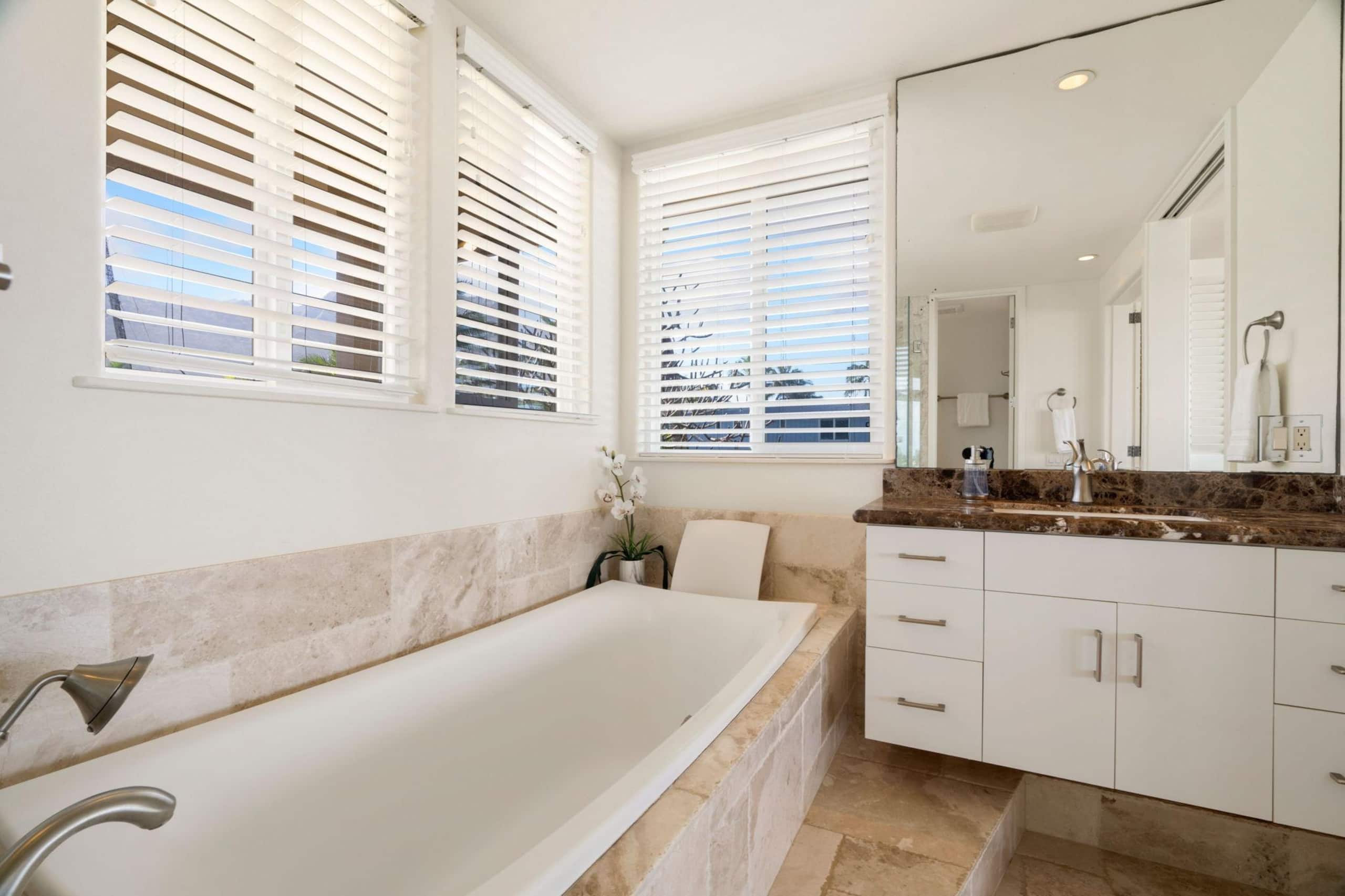 Home in Wainiha · ★4.88 · 4 bedrooms · 5 beds · 4 baths - Photo 25