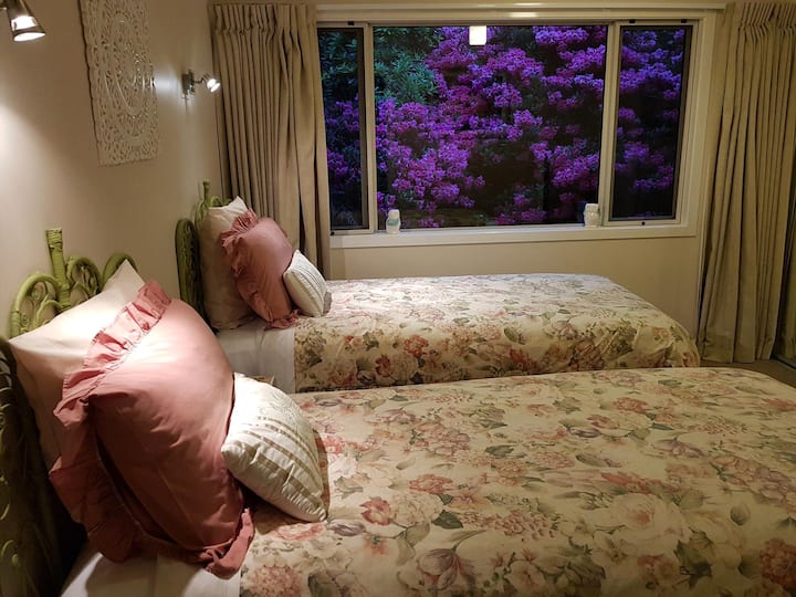This room can have a the 2 single beds joined into a Superking Bed and has an ensuite in it which is shared with the adjoining Bedroom 6, ideal for for a family of 5 as there is a fold out bed in in Bedroom 6 and a Superking Bed.