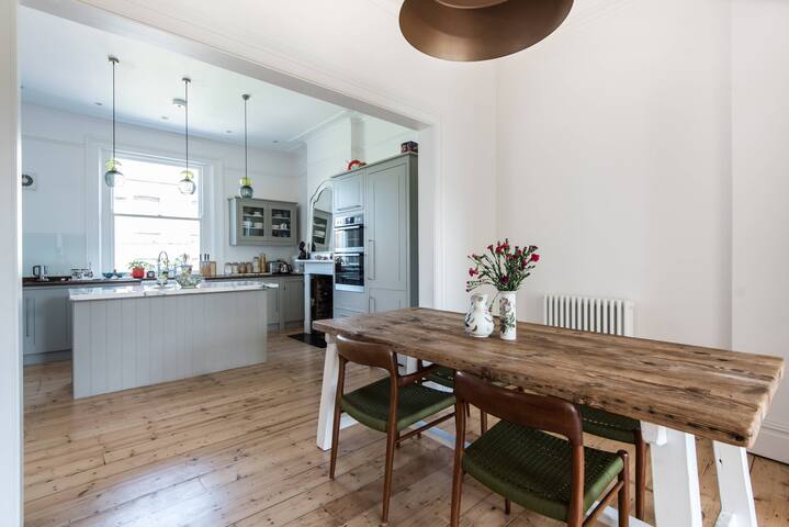 Westbourne Grove VIII by onefinestay gallery image 2