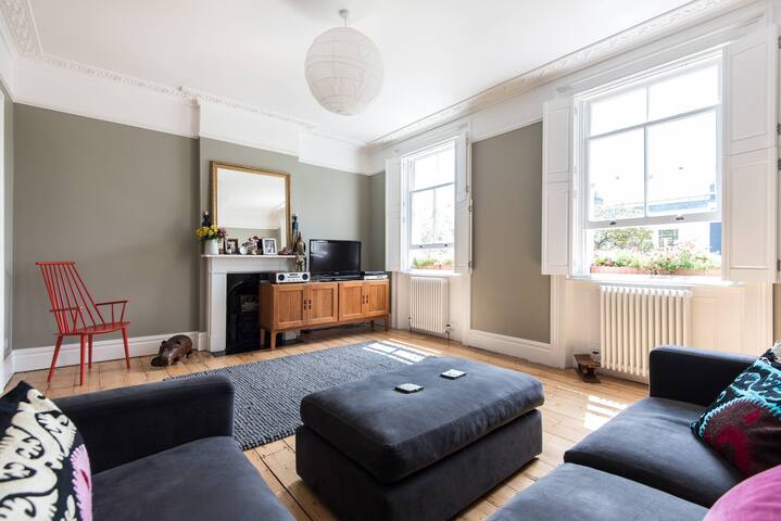 Westbourne Grove VIII by onefinestay gallery image 4