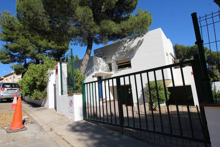 villa les oliveres a – detached house with garden gallery image 4
