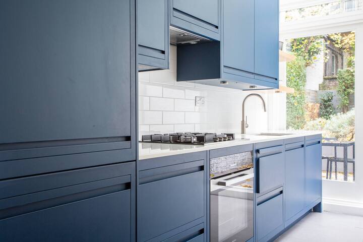 Ossington Street by onefinestay gallery image 3