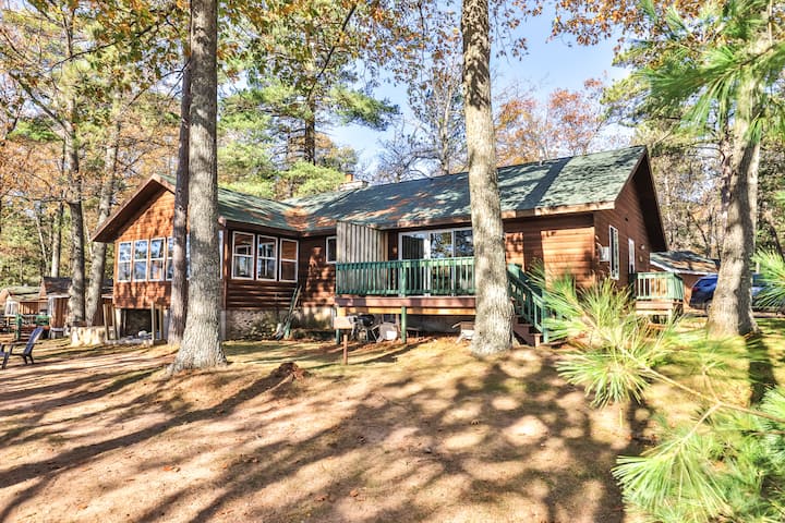Lakeside Resort Cabin Right On Little Saint With Dock, Sandy Beach, Firepit! - Wisconsin