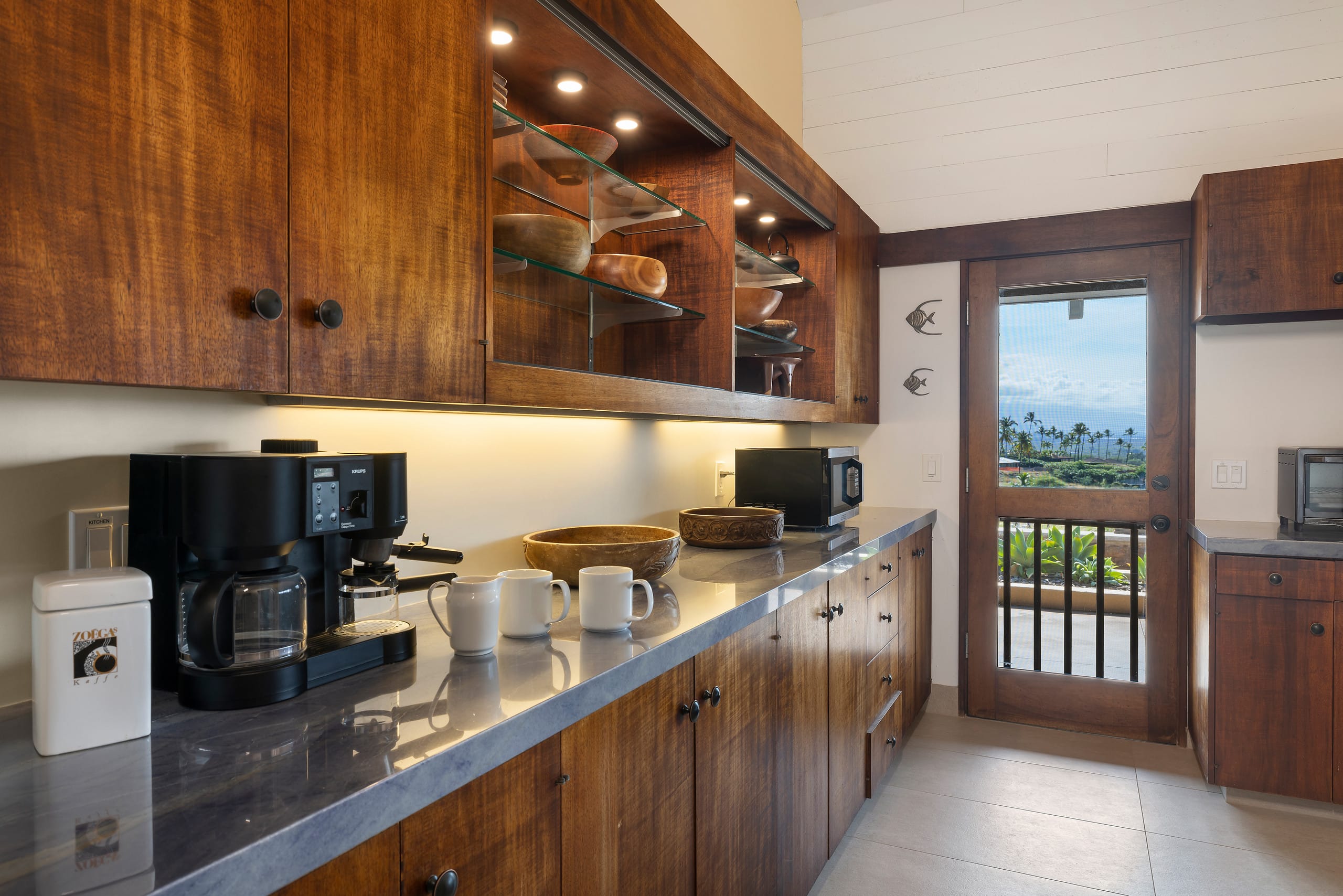 Home in Waimea · ★5.0 · 3 bedrooms · 6 beds · 3 baths - Image 11