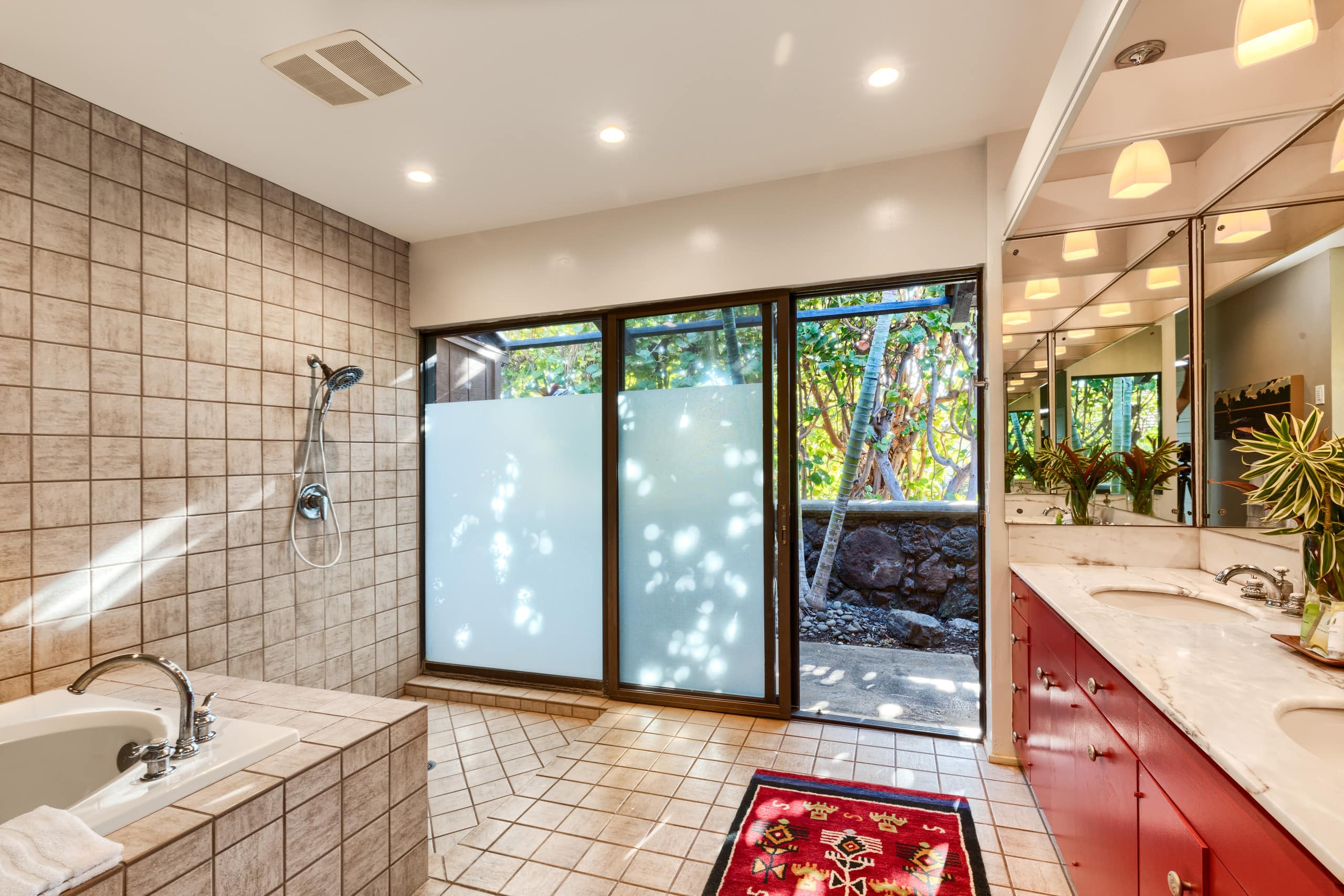Home in Waimea · ★5.0 · 3 bedrooms · 6 beds · 3 baths - Image 17