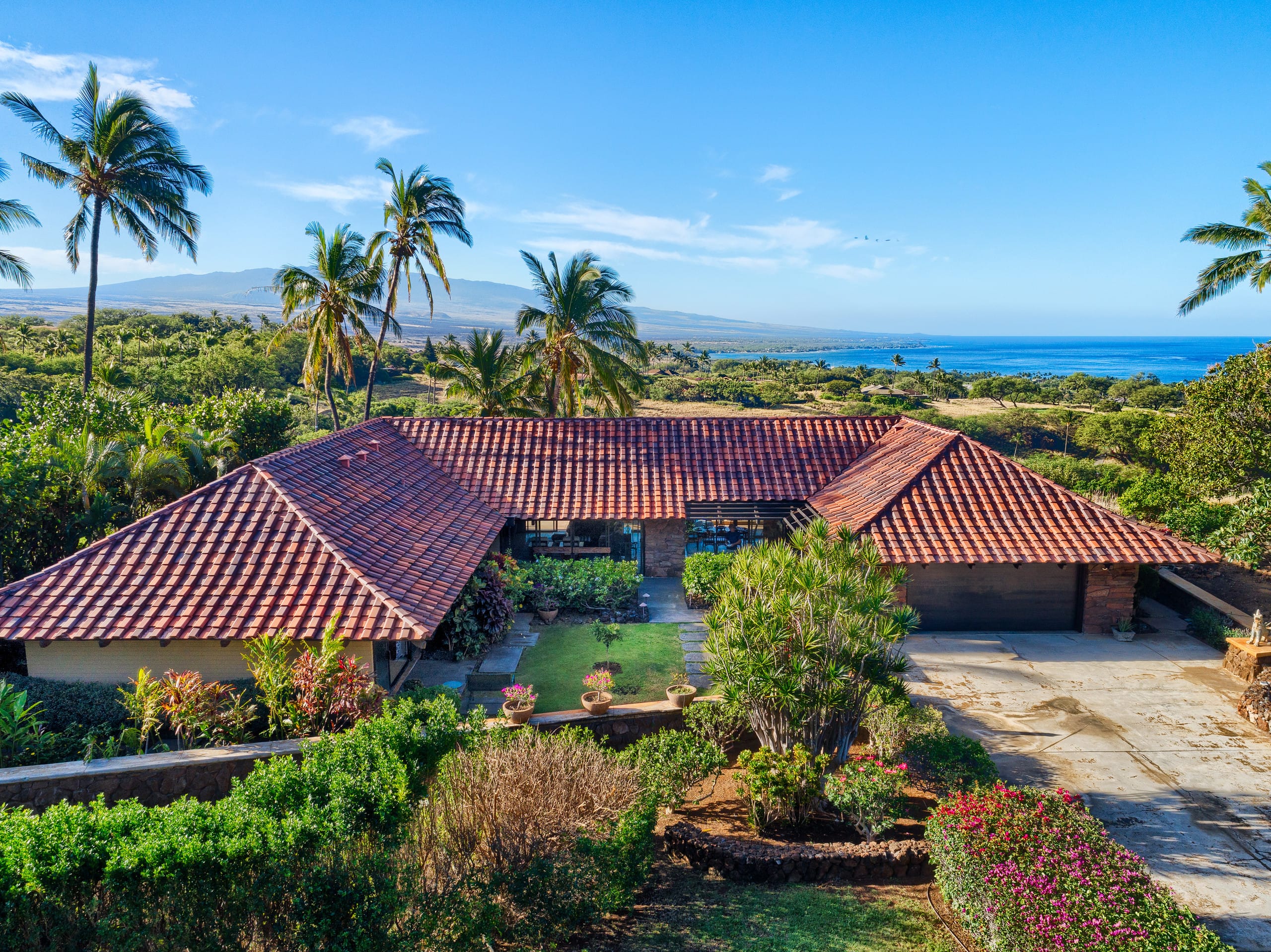 Home in Waimea · ★5.0 · 3 bedrooms · 6 beds · 3 baths - Image 4