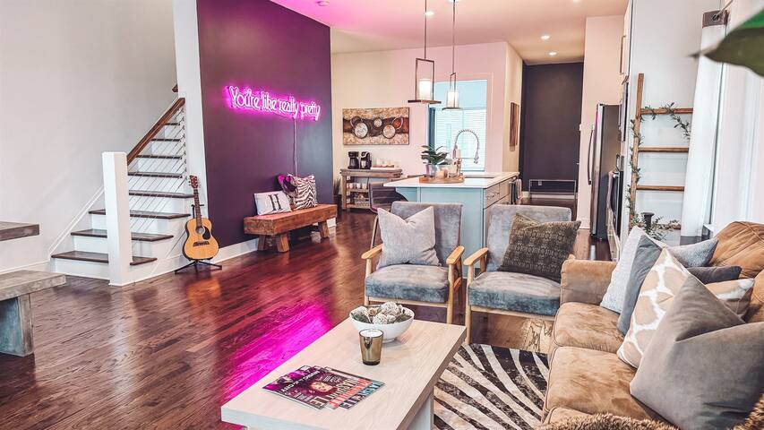 Luxury Gulch Home – 360 Views – Wet Bar Rooftop!