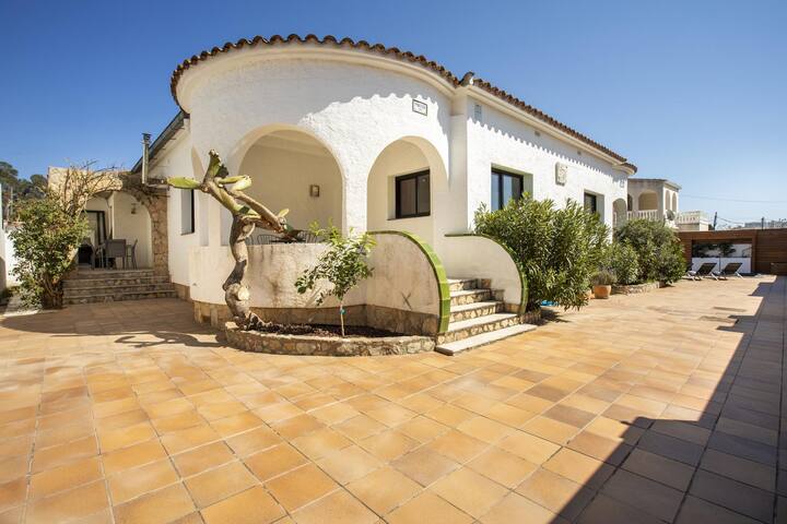 Nice house with private pool and five bedrooms gallery image 5