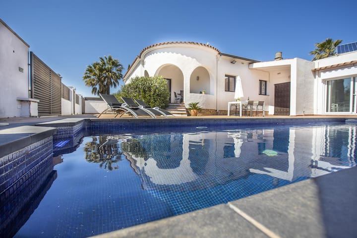 Nice house with private pool and five bedrooms