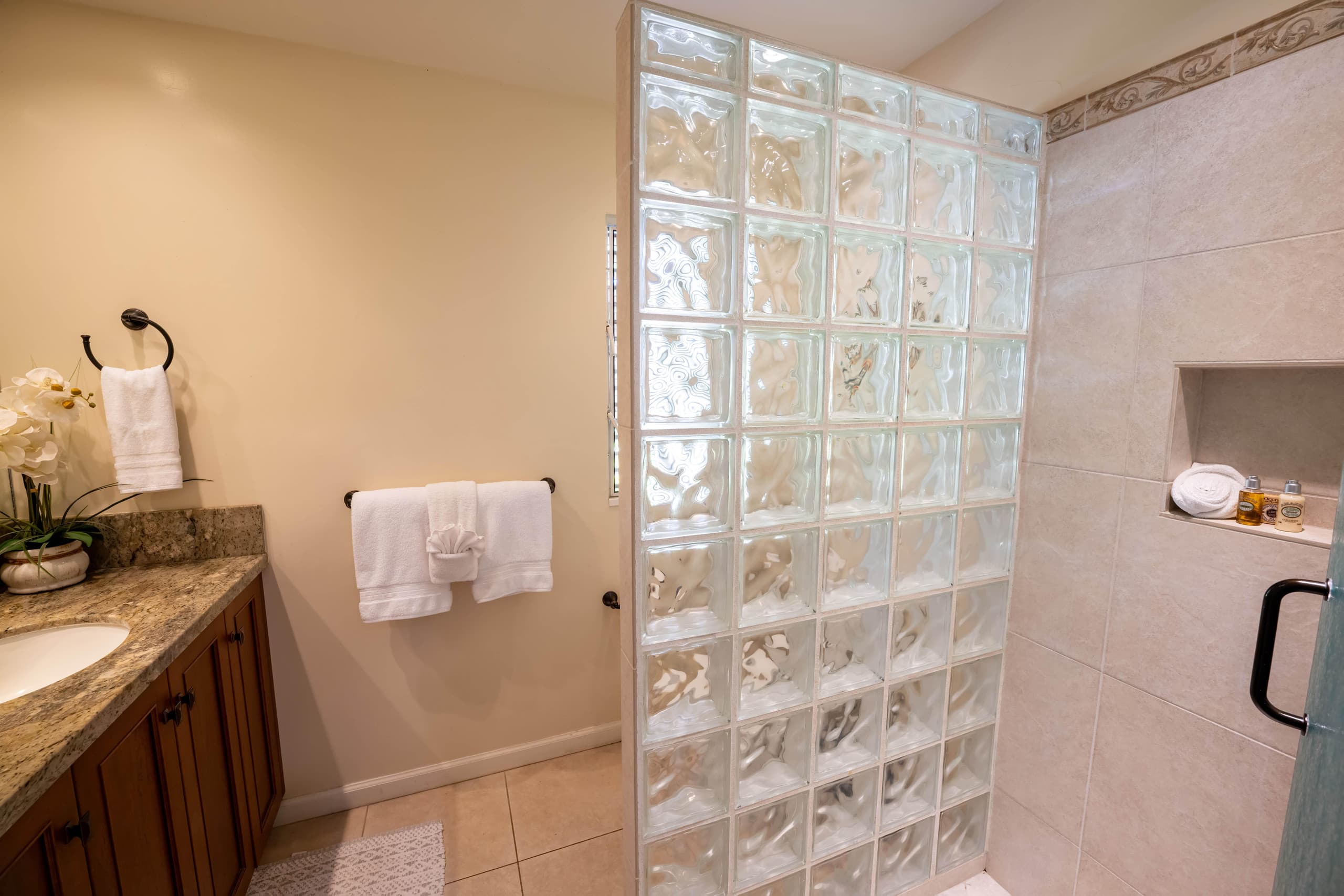 Condo in Kihei · ★4.89 · 2 bedrooms · 3 beds · 2 baths - Image 27