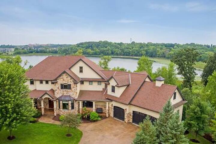 Luxury 7400 sq.ft Stunning Home Theater/Sleeps 18+ gallery image 2