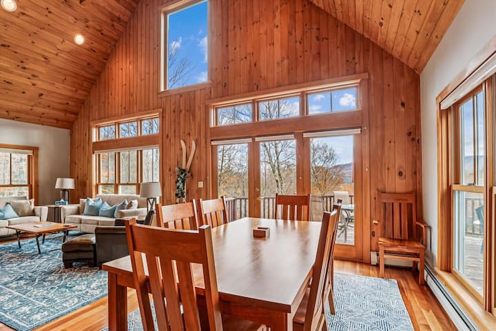 Treetops: 4 Br, Woodstove, A/c, Deck & Views, Firepit, Garage, Great Location! - Stowe, VT