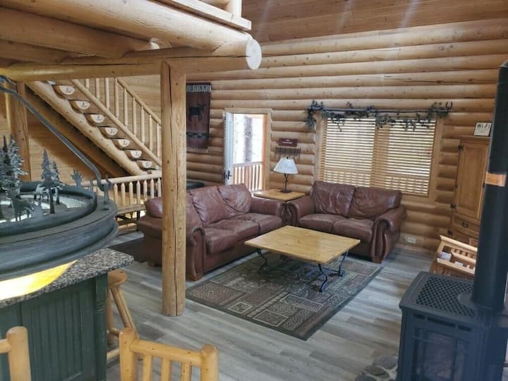 Hidden Pines Getaway 30 Min Ynp ~ Hot Tub/game Rm - Island Park, ID