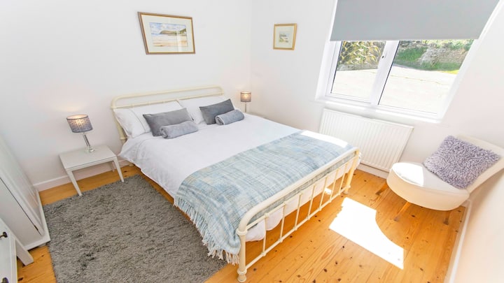 Chambre double au rez-de-chaussée pour personnes à mobilité réduite