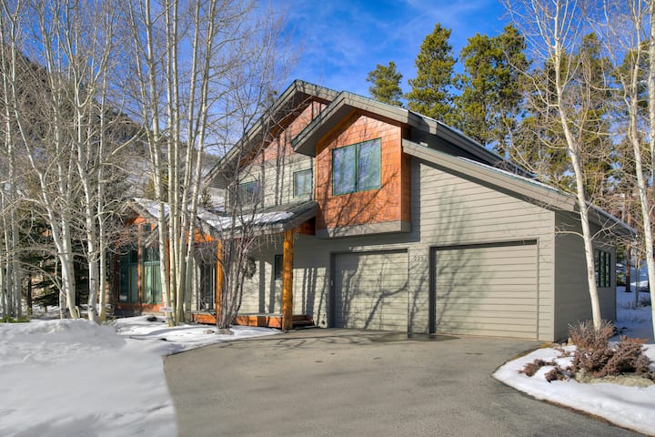 Fc225 - Beautiful Home, 4 Bed With Private Hot Tub - Silverthorne, CO