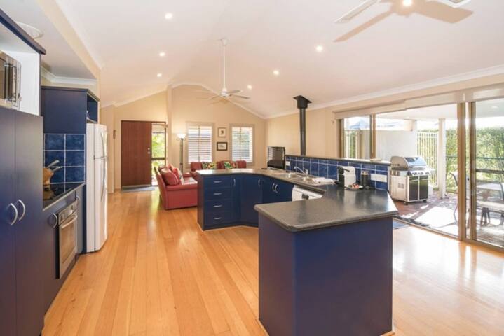 House 20 – The Garden House Dunsborough gallery image 4