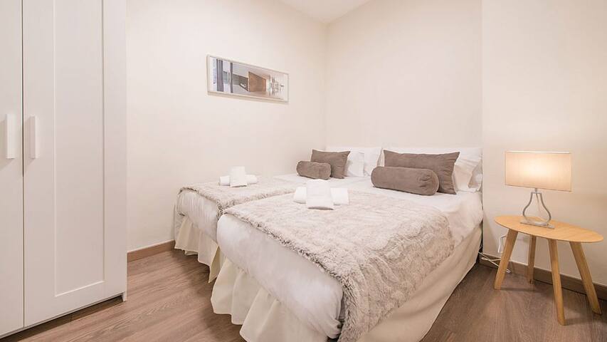 4 bedroom apartment in Consell de Cent You Stylish gallery image 2