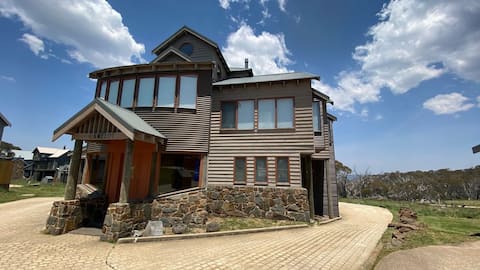 Camelot at Dinner Plain