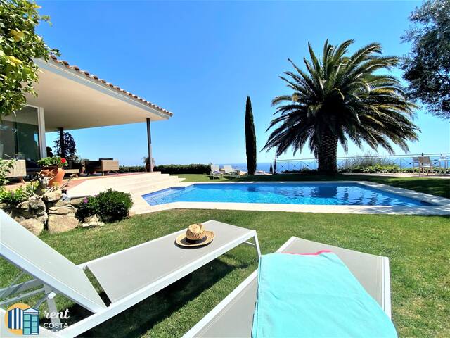 Villa Vista by Rent Costa Brava gallery image 2