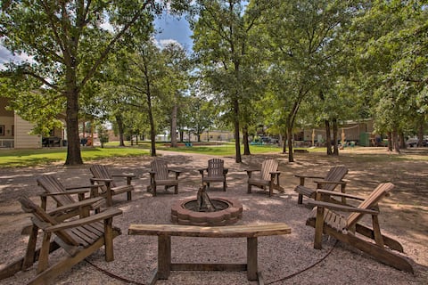 All-Encompassing Family Retreat Near Lake Texoma!