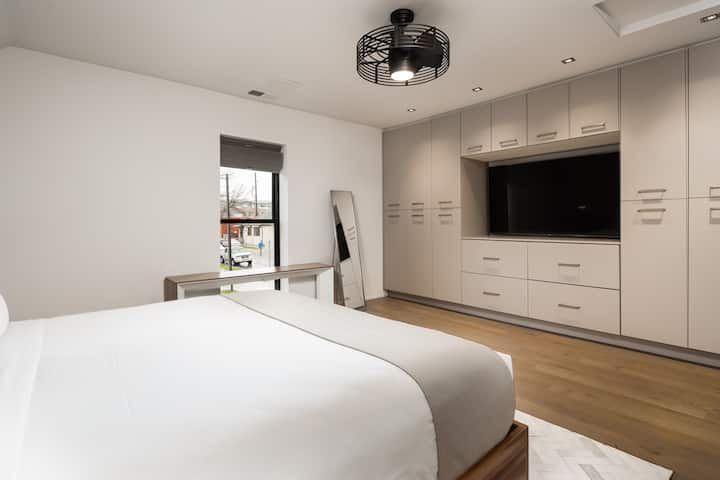 加大双人床卧室白色床单（ 1号卧室）