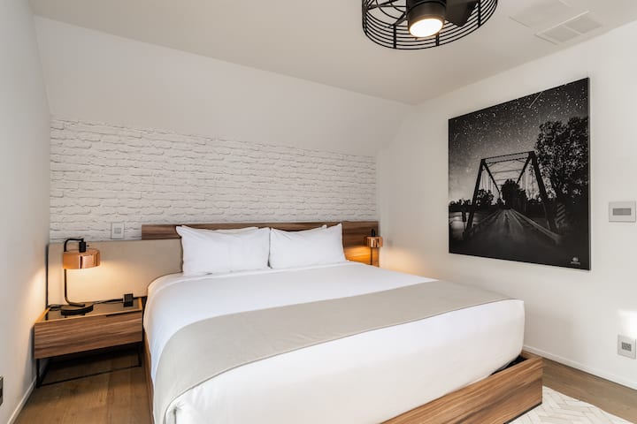 加大双人床卧室白色床上用品（卧室2 ）