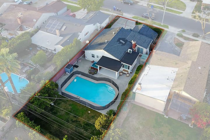 Hollywood Dream Newly Remodeled Pool Home