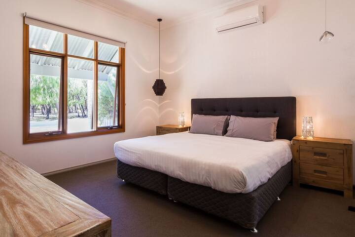 Baudin On Bay—Family Escape by the Foreshore gallery image 5