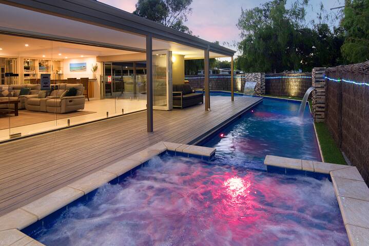 Ocean Reef Paradise-Heated Spa, Ducted cooling/Heating gallery image 2